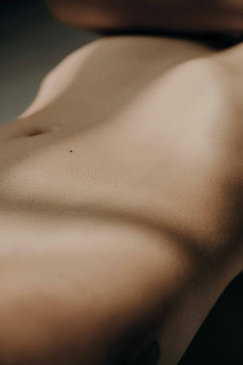 Choosing the Right Massage Oil for Sensual Connection